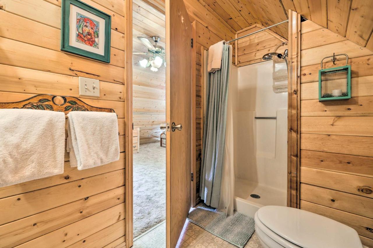 Rustic Duck Creek Village Cabin With Fire Pit! Екстериор снимка