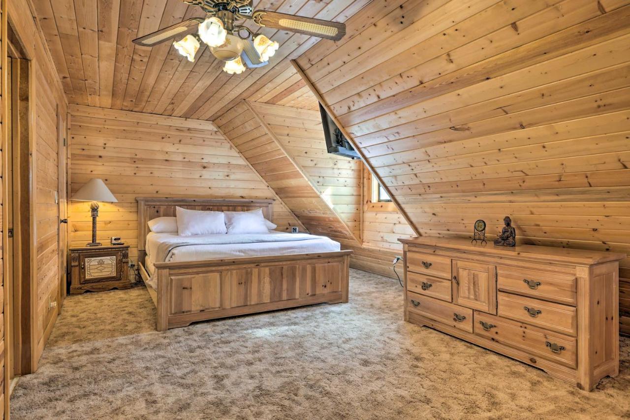 Rustic Duck Creek Village Cabin With Fire Pit! Екстериор снимка