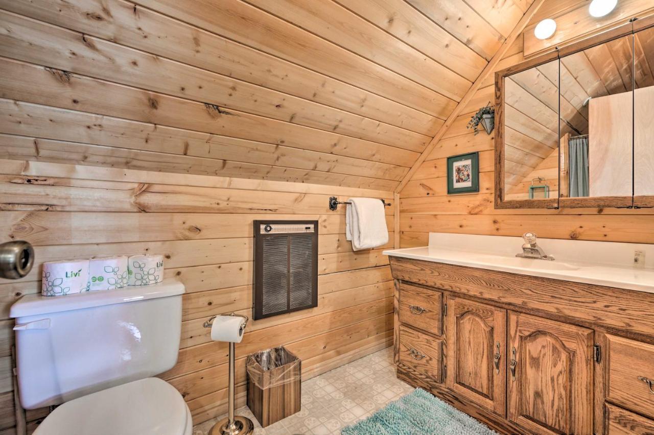 Rustic Duck Creek Village Cabin With Fire Pit! Екстериор снимка