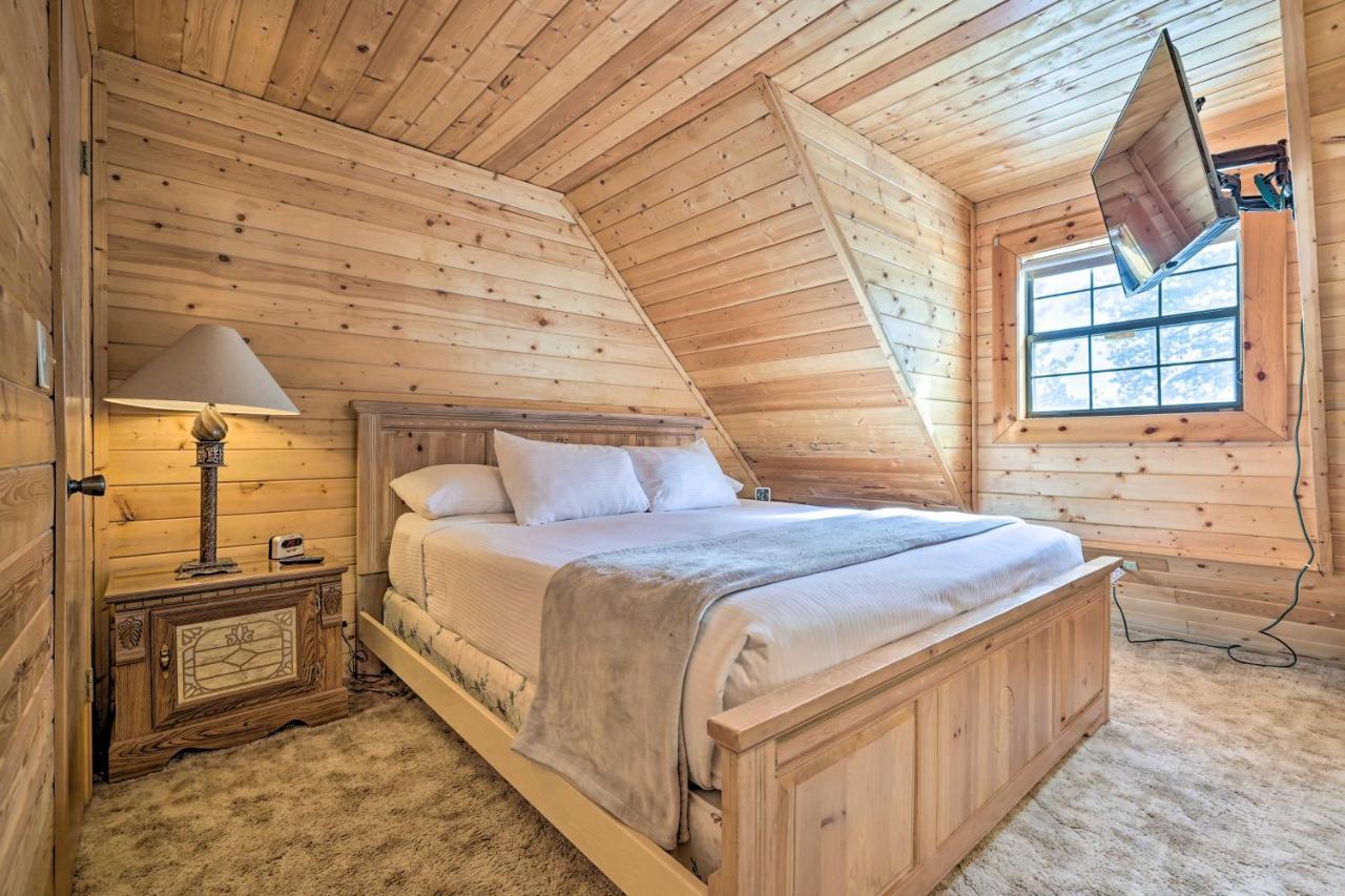 Rustic Duck Creek Village Cabin With Fire Pit! Екстериор снимка